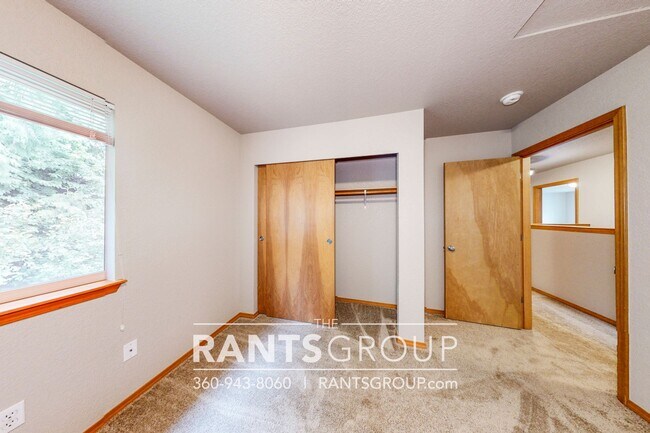 Building Photo - 4612 Kapalea Way SE