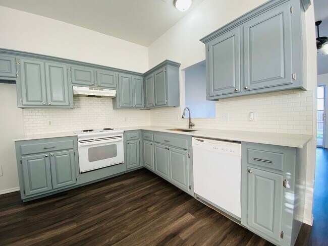 Building Photo - 407 S Pointe Ln