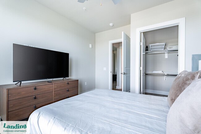 Building Photo - 300 E Broad St