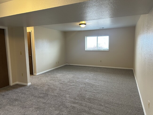 Building Photo - 4BD/2BA Duplex in Golden