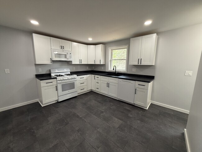 Building Photo - 123 Cattaragus Dr