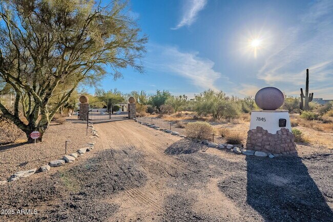 Building Photo - 7845 E Dynamite Blvd