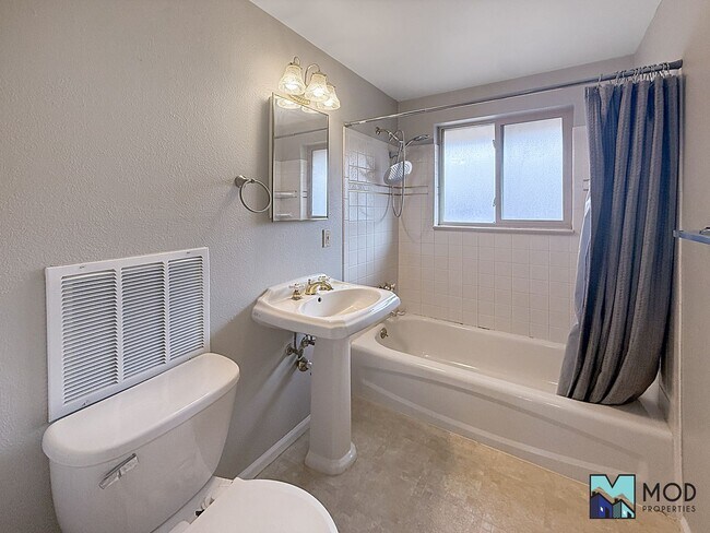 Building Photo - $0 DEPOSIT OPTION. CHARMING BRICK RANCH WITH FINISHED BASEMENT ON LARGE CORNER LOT NEAR DOWNTOWN ...