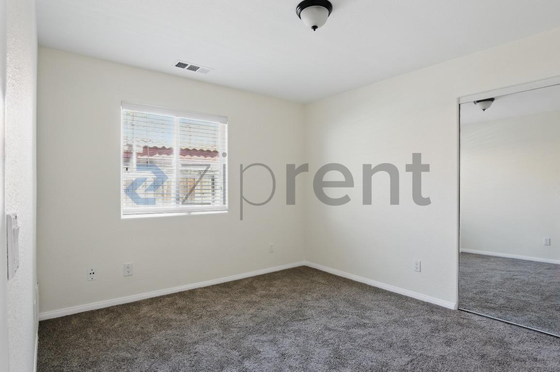 Building Photo - 1365 Valley View Ave