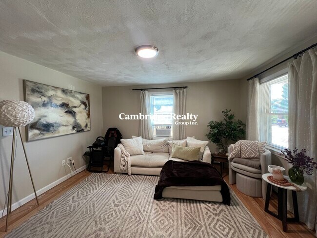 Primary Photo - 143 Washington Cir