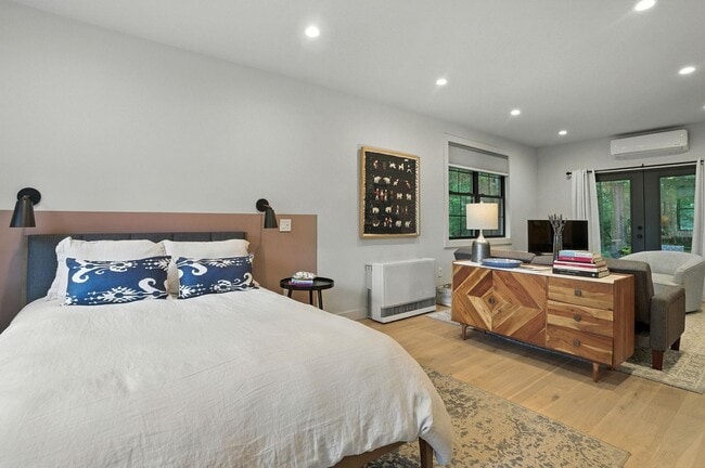 Building Photo - 199 Upland Farm Rd