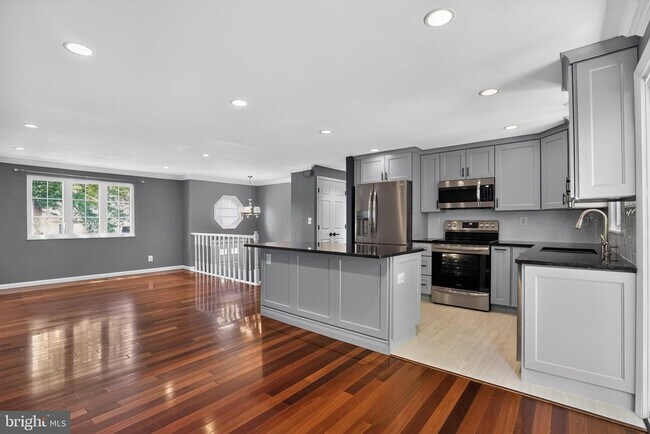 Building Photo - 10820 Split Oak Ln