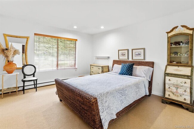 Building Photo - 9 The Registry