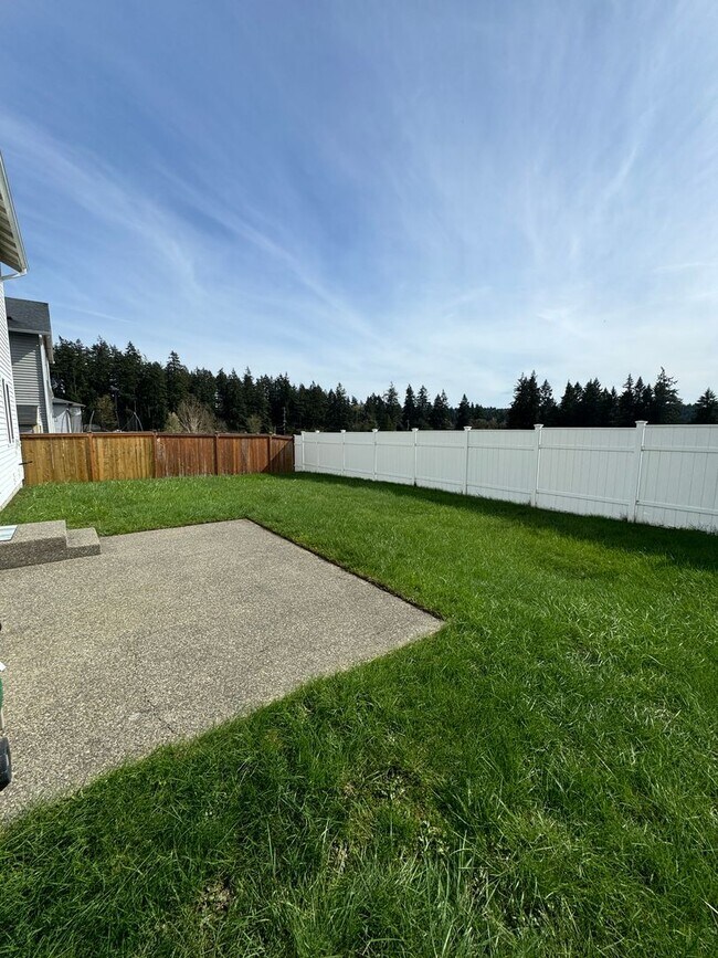 Building Photo - 1163 Swan Loop