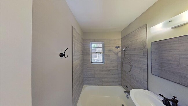 Building Photo - 841 Hillside Dr