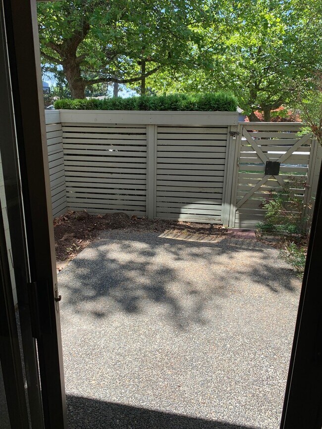 Building Photo - LakeView, Mount lake terrace - 2 bed 1.5 b...