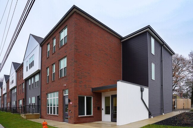 Building Photo - 476 Taylor Ave
