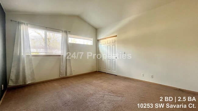 Building Photo - Spacious 2 BD | 2.5 BA Townhome w/ Vaulted Ceilings - Beaverton