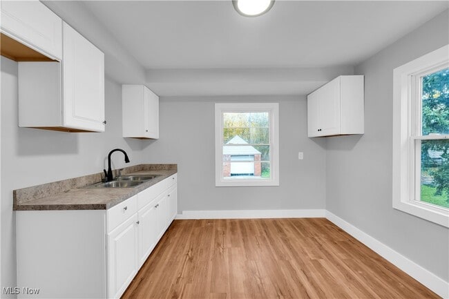 Building Photo - 5255 E 115th St