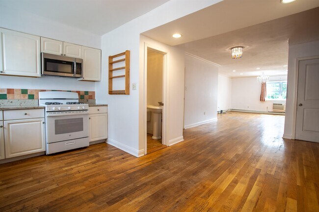 Building Photo - 639 Palisade Ave