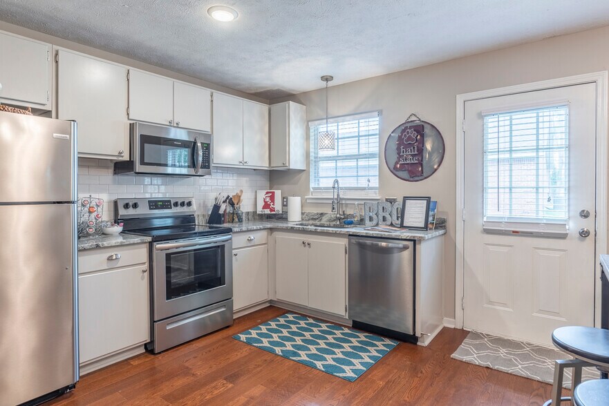 Furnished Unit - Kitchen (Downstairs) - 1255 Louisville St