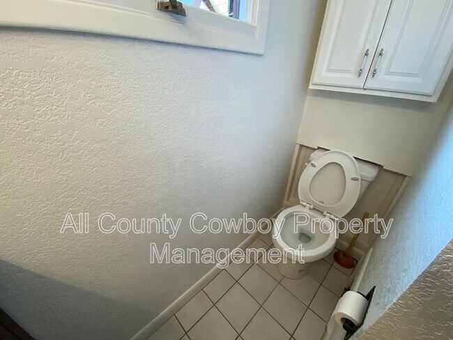 Building Photo - 1514 E Symons St