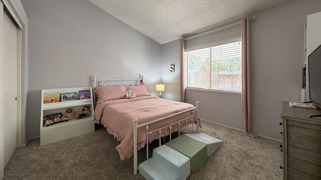 Building Photo - 1562 Campus Ave