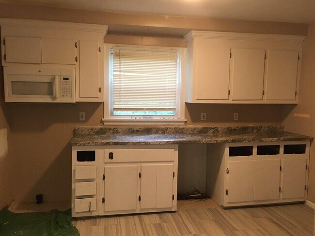 Upgraded kitchen - 3020 Putney Rd