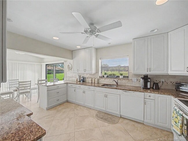 Building Photo - 3382 SW Bobalink Way