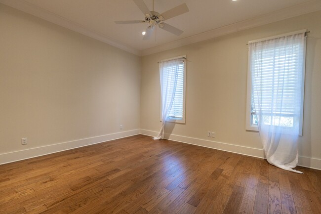 Building Photo - 4 Bedrooms, 3 bathrooms located in Fairhope!