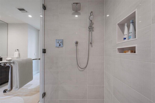 Building Photo - 301 1st St S