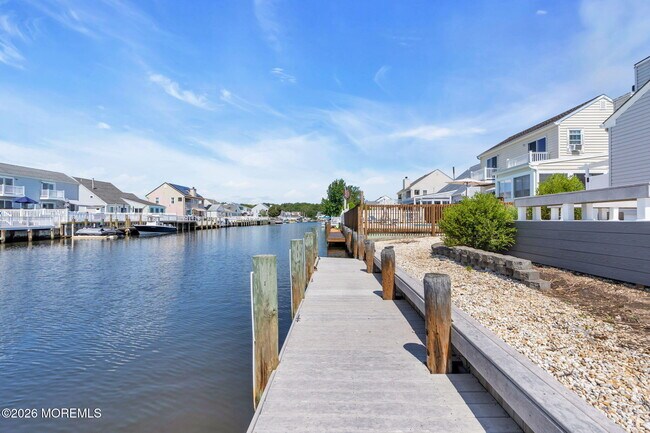 Building Photo - 90 Spinnaker Ct