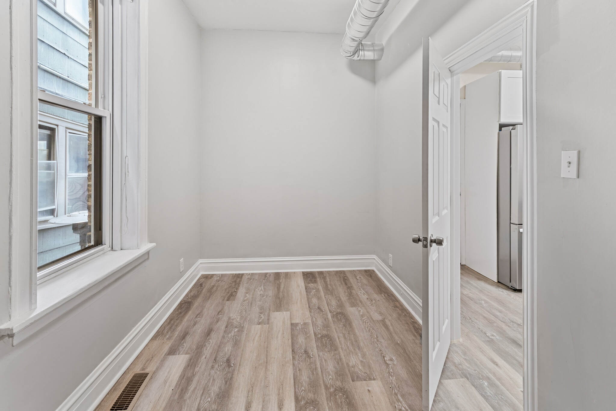 Building Photo - 1346 N Maplewood Ave