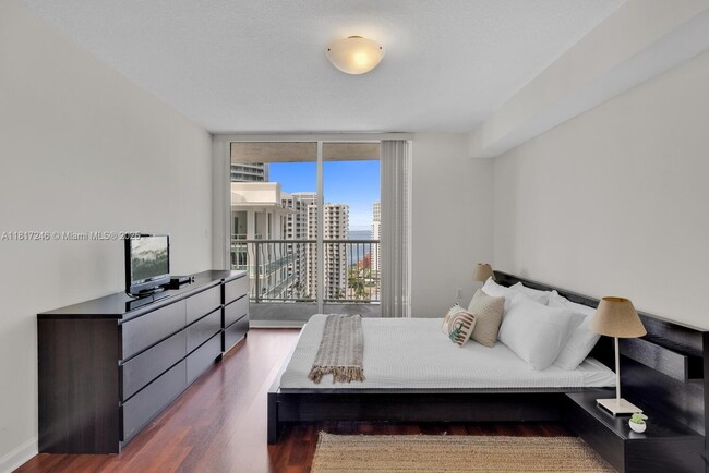 Building Photo - 1200 Brickell Bay Dr
