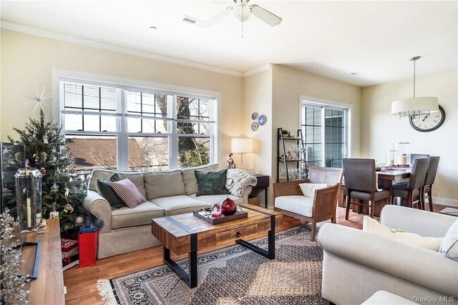 Building Photo - 297 W Post Rd