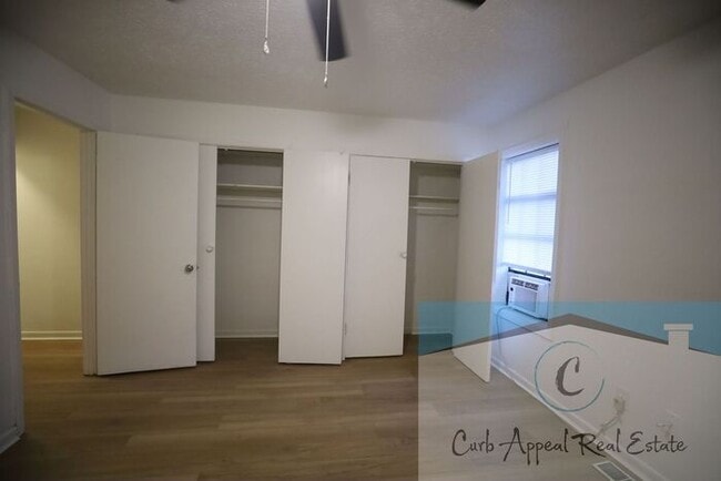 Building Photo - 2 bed, 1.5 bath apartment - HUD accepted!!