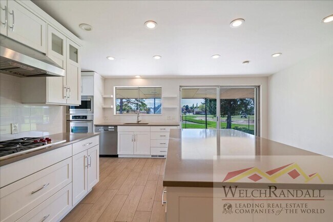 Building Photo - Beautifully Updated Single Family Home in ...