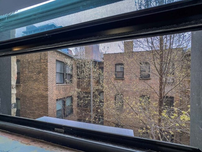 Building Photo - 545 W Belmont Ave