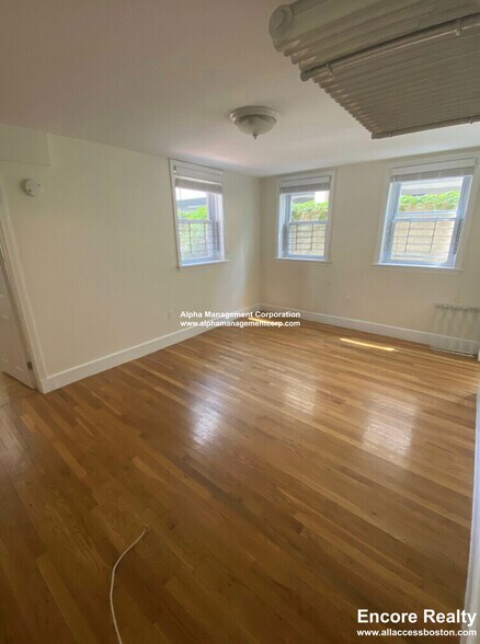 Building Photo - 14 Centre St