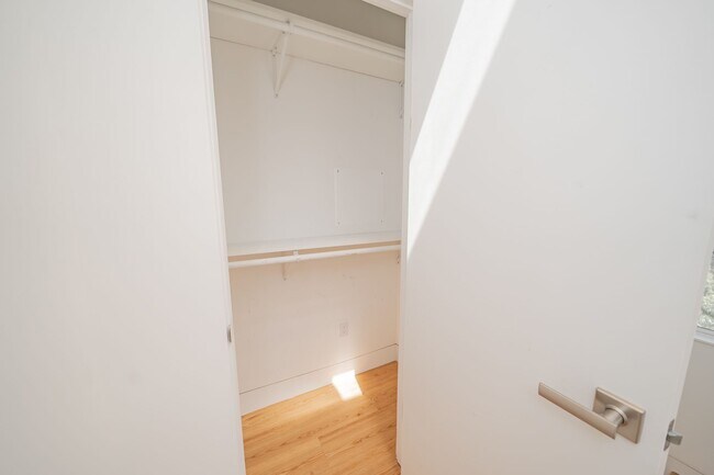 Building Photo - 848 32nd St