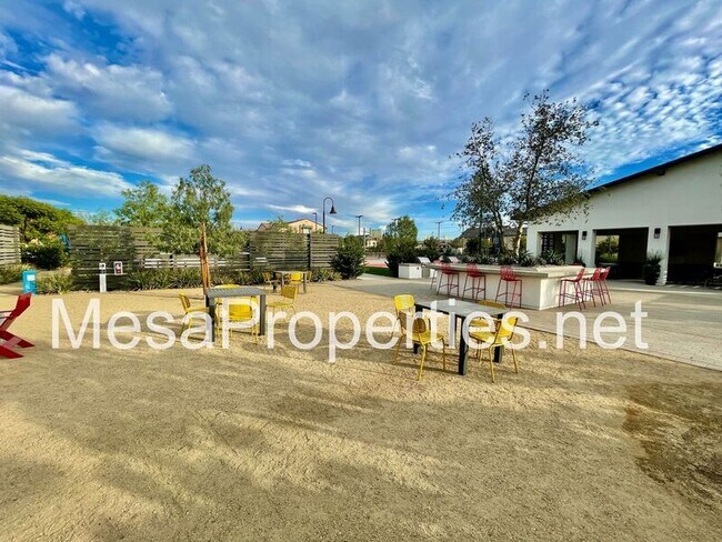 Building Photo - 3880 S Oasis Paseo