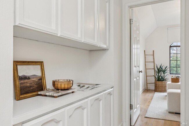 Building Photo - 93 Ashford Ave