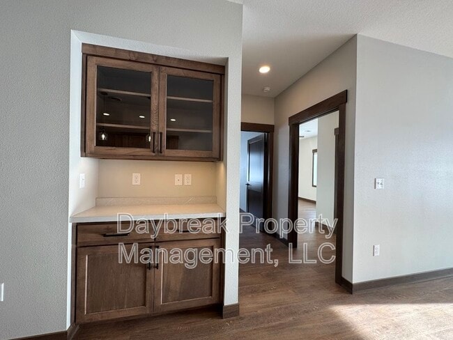 Building Photo - 628 Tree Farm Ln