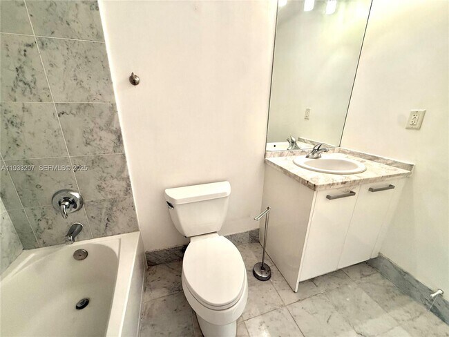 Building Photo - 253 NE 2nd St