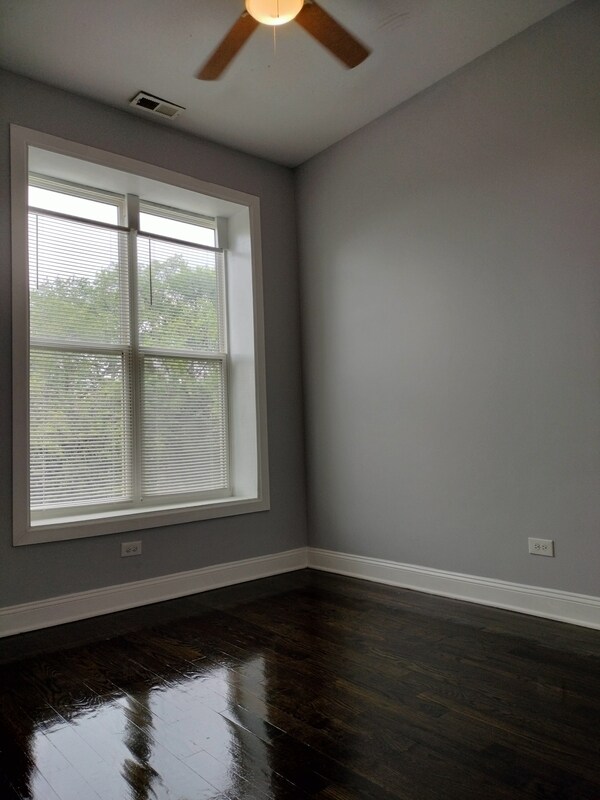 Building Photo - 1529 S Central Park Ave