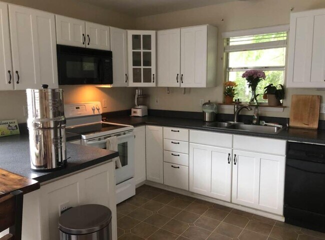 Building Photo - 2105 Rabb Rd