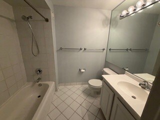 Building Photo - 345 N La Salle Dr