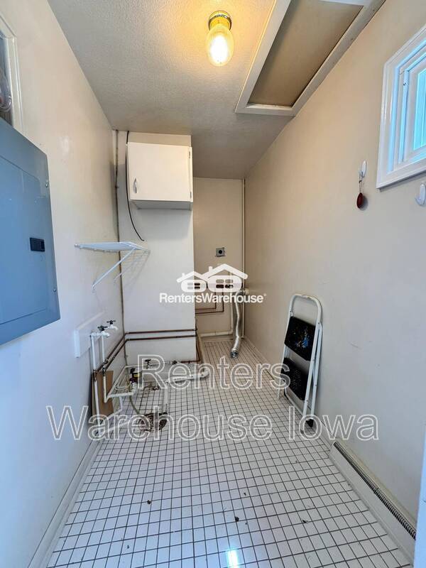 Building Photo - 1328 E 28th St