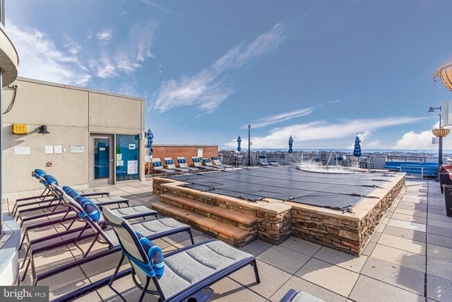 Building Photo - 1021 N Garfield St