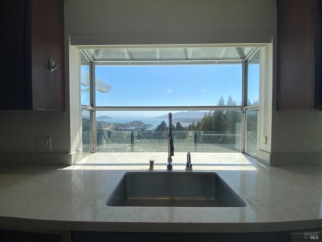 Building Photo - 67 Via Los Altos