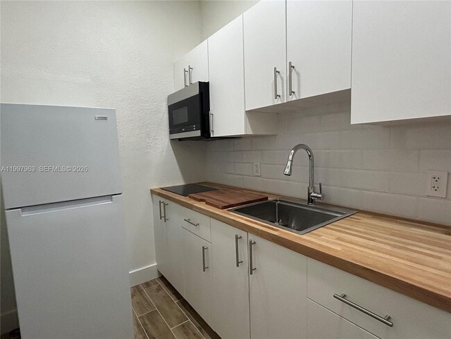 Building Photo - 135 E 37th St