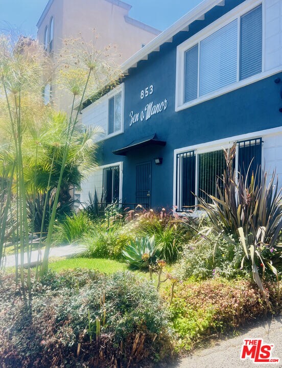 Building Photo - 853 N Hudson Ave