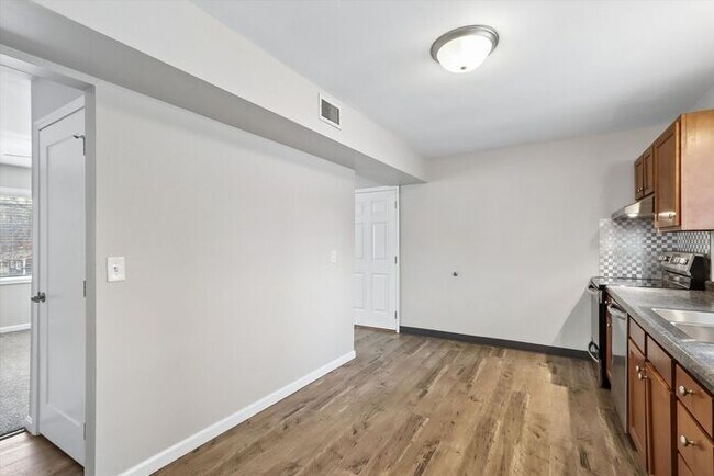 Building Photo - $1,750 | 3 Bedroom, 1 Bathroom Top Floor Duplex | No Pets | Available for Immediate Move-In!