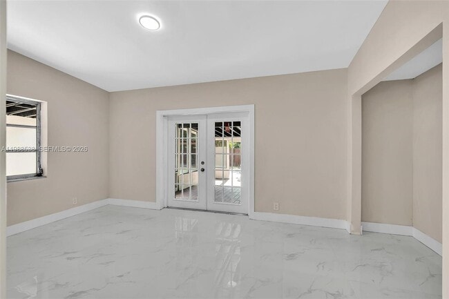 Building Photo - 1600 SW 9th St