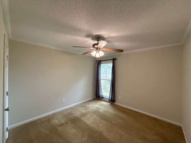 Building Photo - T.R. Lawing Realty Property